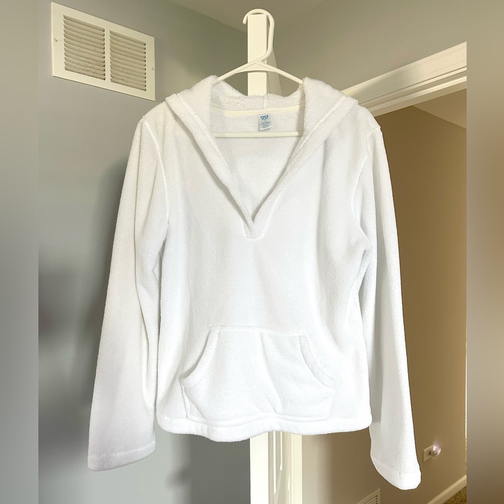Free play cozy fleece sweatshirt/sleepwear. Size Large. In excellent condition.